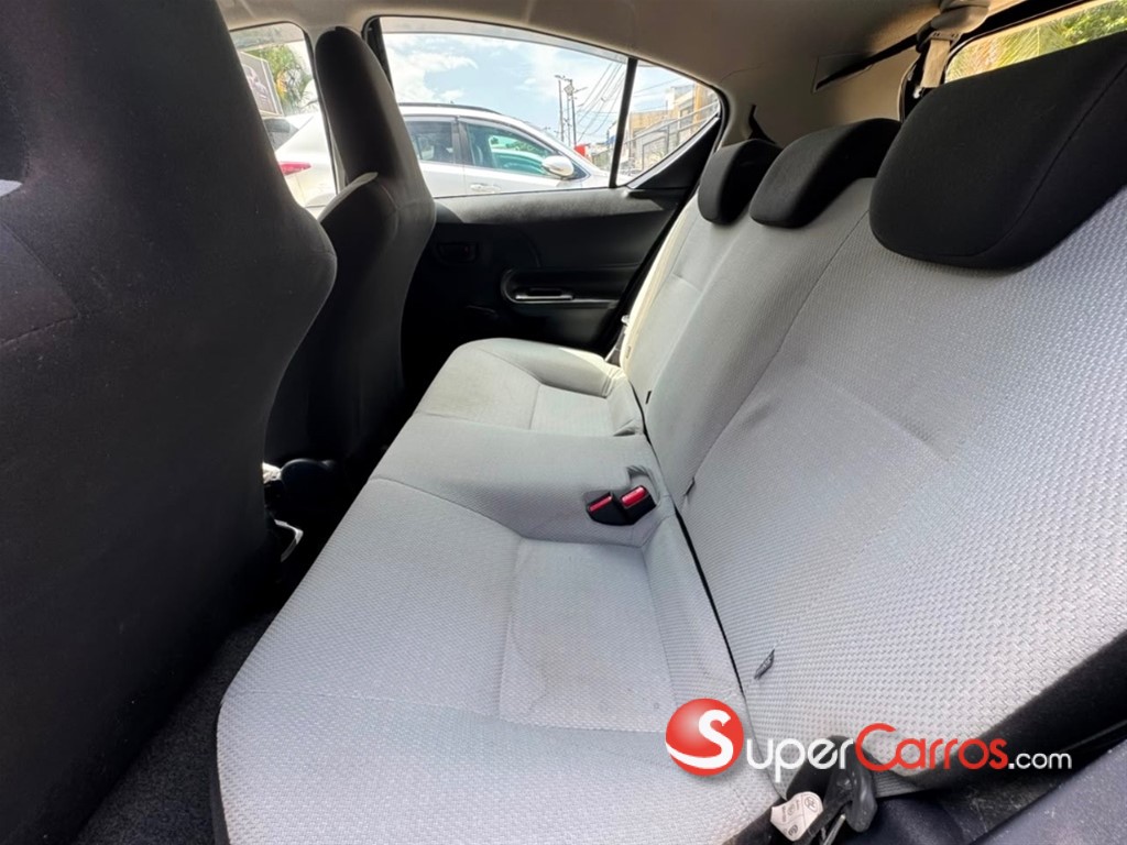 2014 Toyota Aqua Hibrido — foto 7 / 8