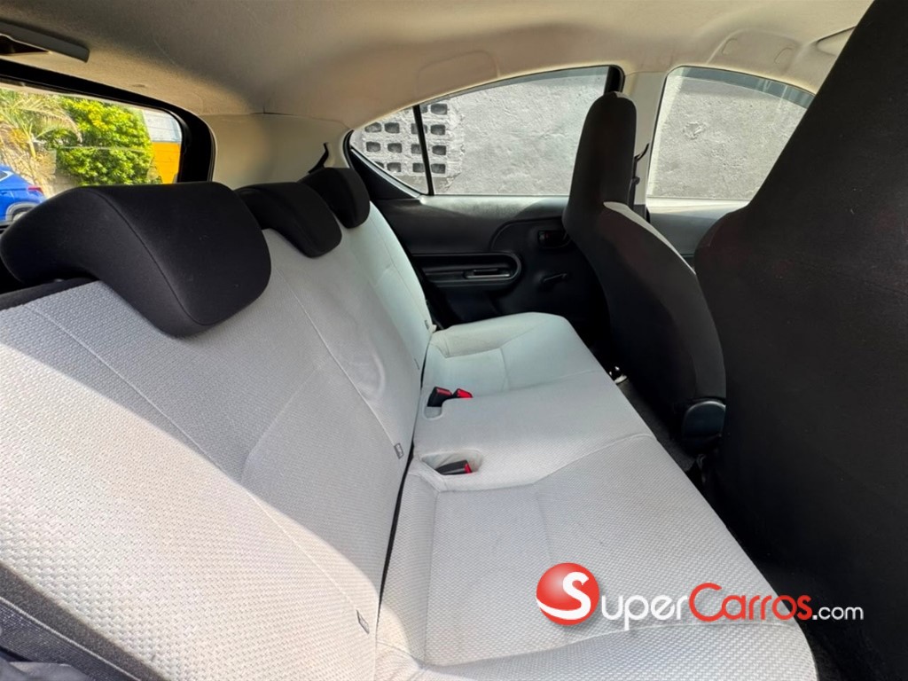 2014 Toyota Aqua Hibrido — foto 8 / 8