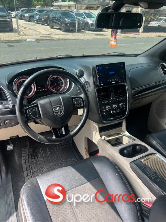 2019 Dodge Grand Caravan SXT — foto 8 / 12
