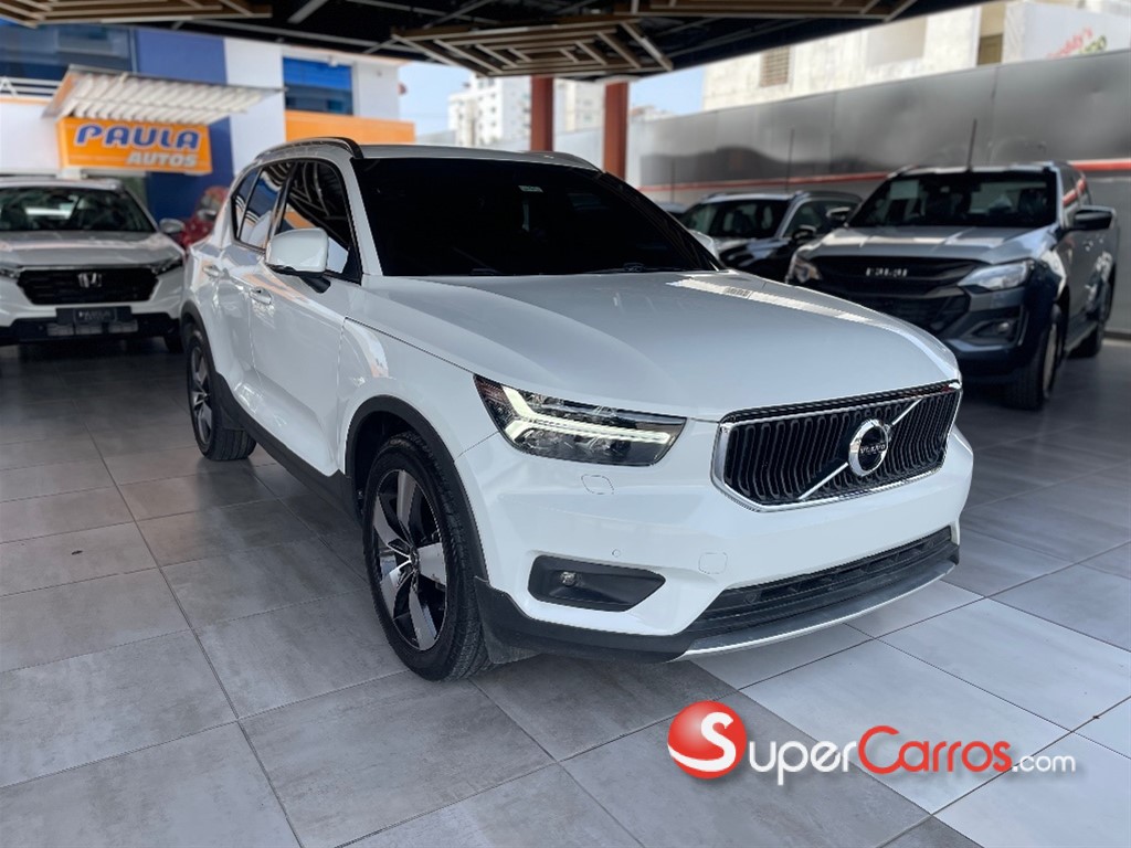 2021 Volvo XC40 Momentum