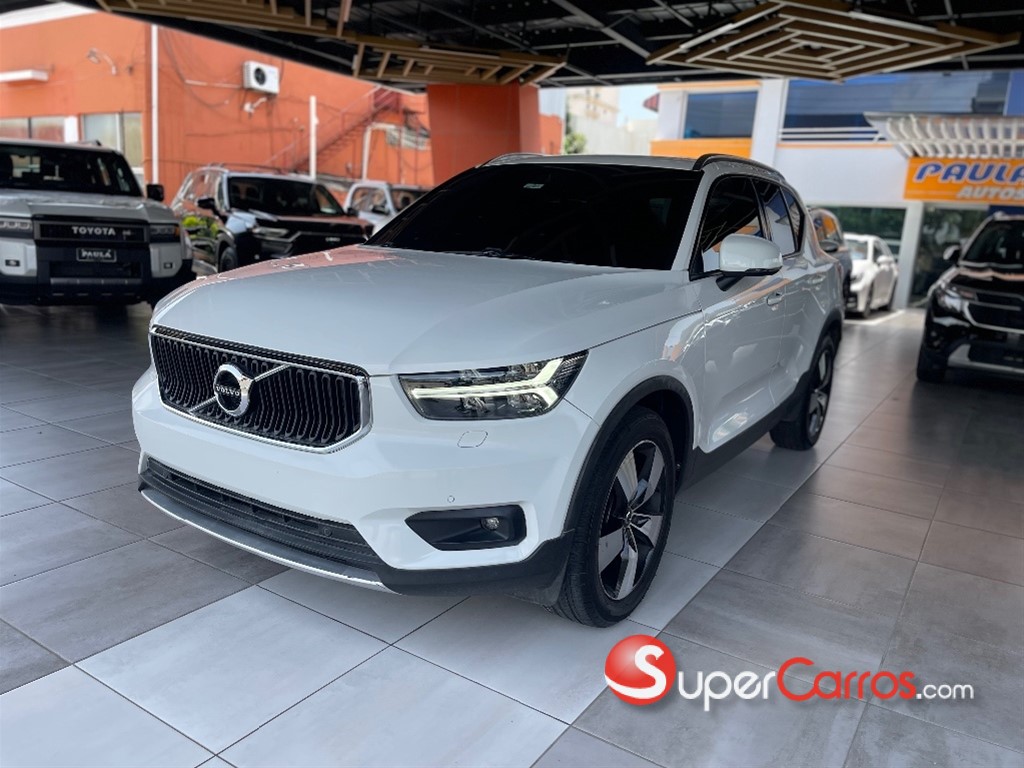 2021 Volvo XC40 Momentum — foto 2 / 12