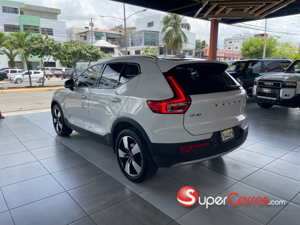 2021 Volvo XC40 Momentum — foto 4 / 12