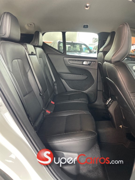 2021 Volvo XC40 Momentum — foto 11 / 12