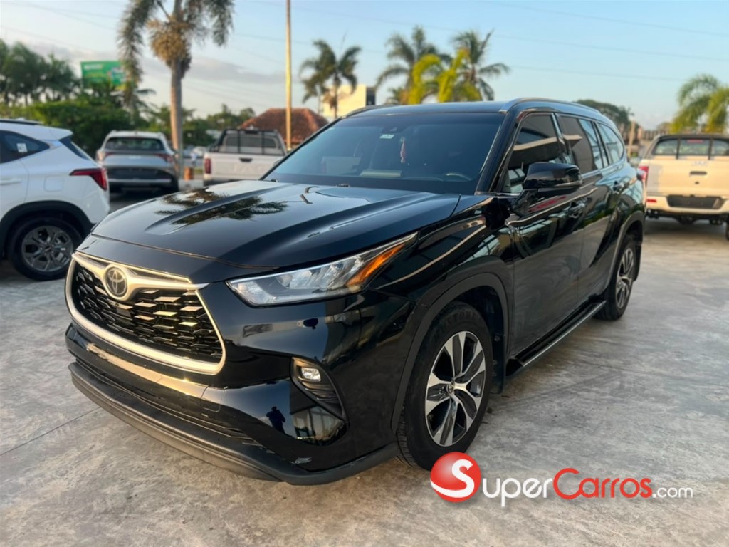 2020 Toyota Highlander XLE — foto 3 / 9