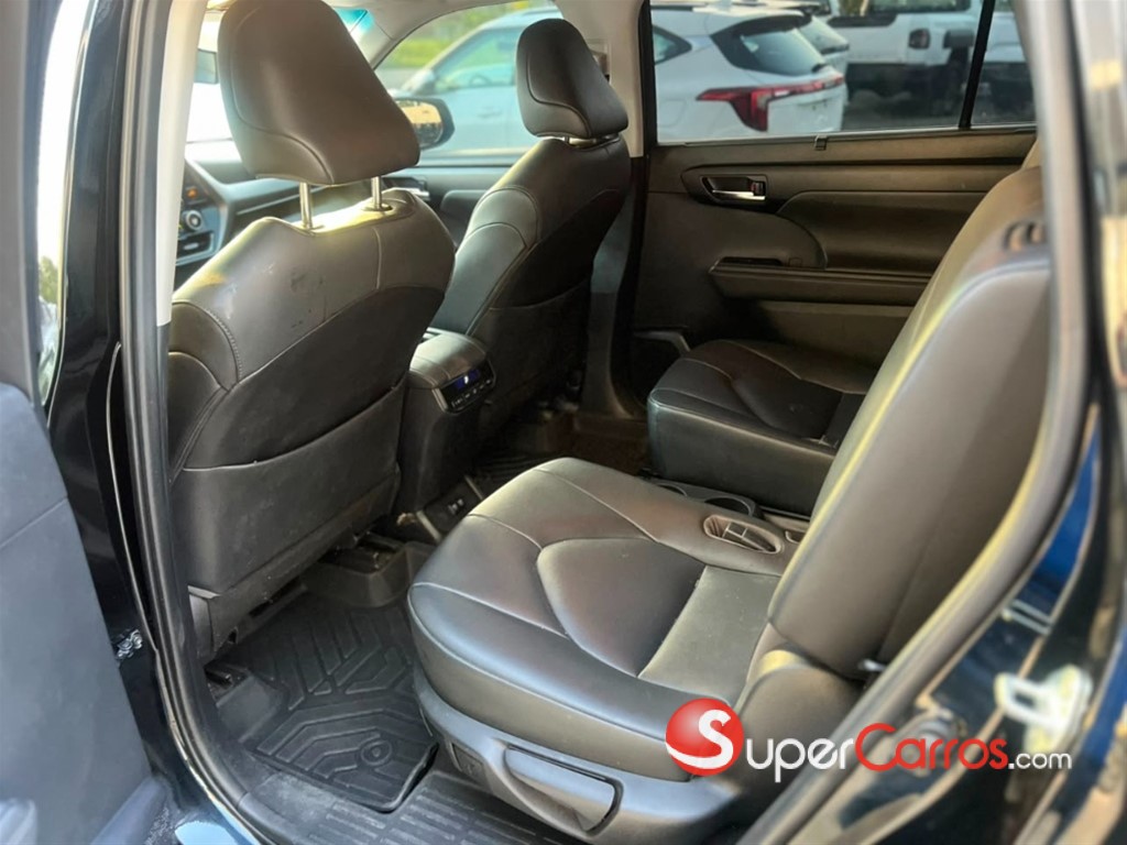 2020 Toyota Highlander XLE — foto 7 / 9