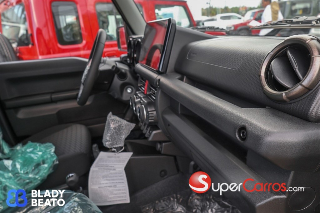 2027 Suzuki Jimny GLX — foto 6 / 12