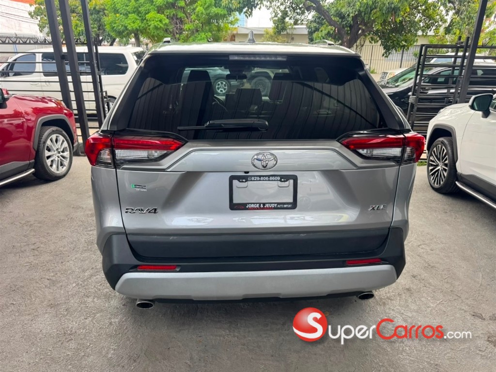 2022 Toyota RAV4 XLE PLUS — foto 2 / 12
