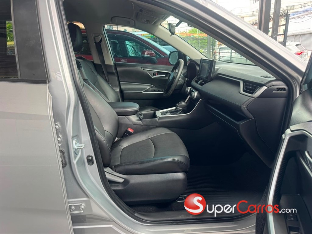 2022 Toyota RAV4 XLE PLUS — foto 8 / 12