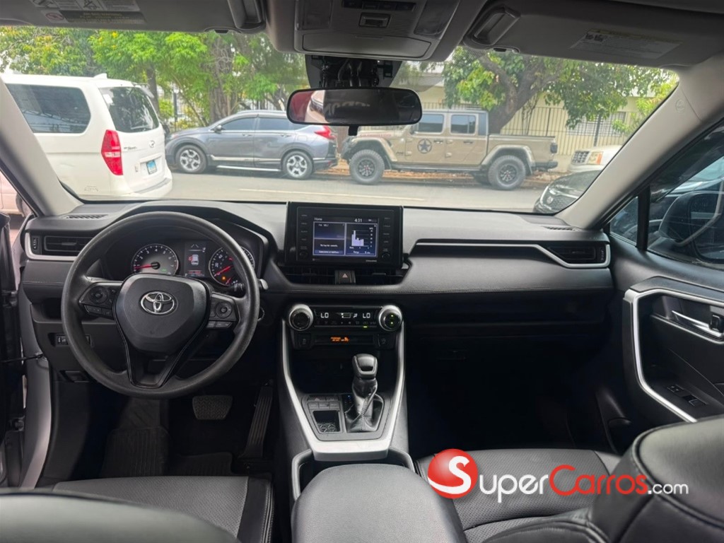 2022 Toyota RAV4 XLE PLUS — foto 9 / 12