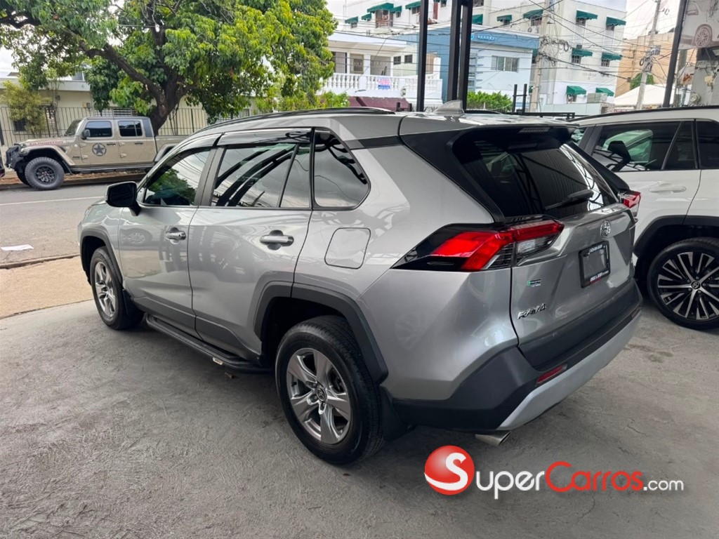 2022 Toyota RAV4 XLE PLUS — foto 11 / 12
