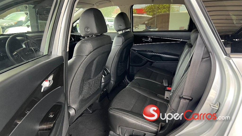 2020 Kia Sorento LX — foto 6 / 10