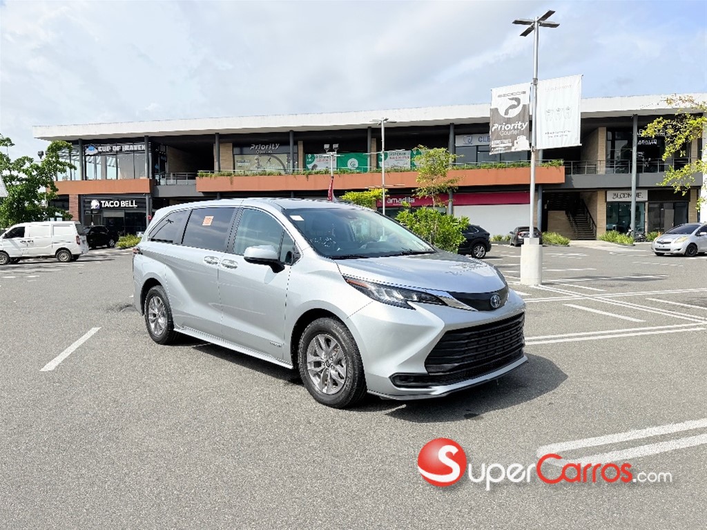 2021 Toyota Sienna LE — foto 2 / 12