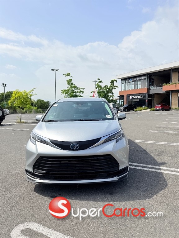 2021 Toyota Sienna LE — foto 4 / 12