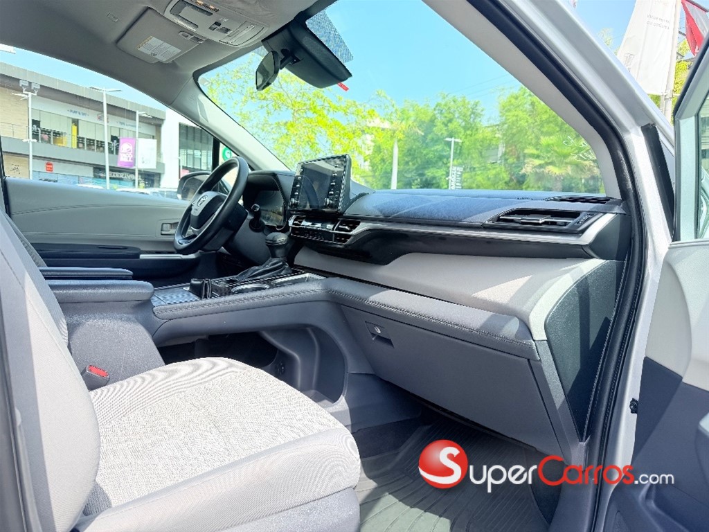 2021 Toyota Sienna LE — foto 6 / 12