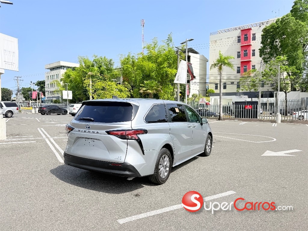 2021 Toyota Sienna LE — foto 8 / 12