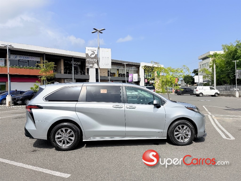 2021 Toyota Sienna LE — foto 9 / 12