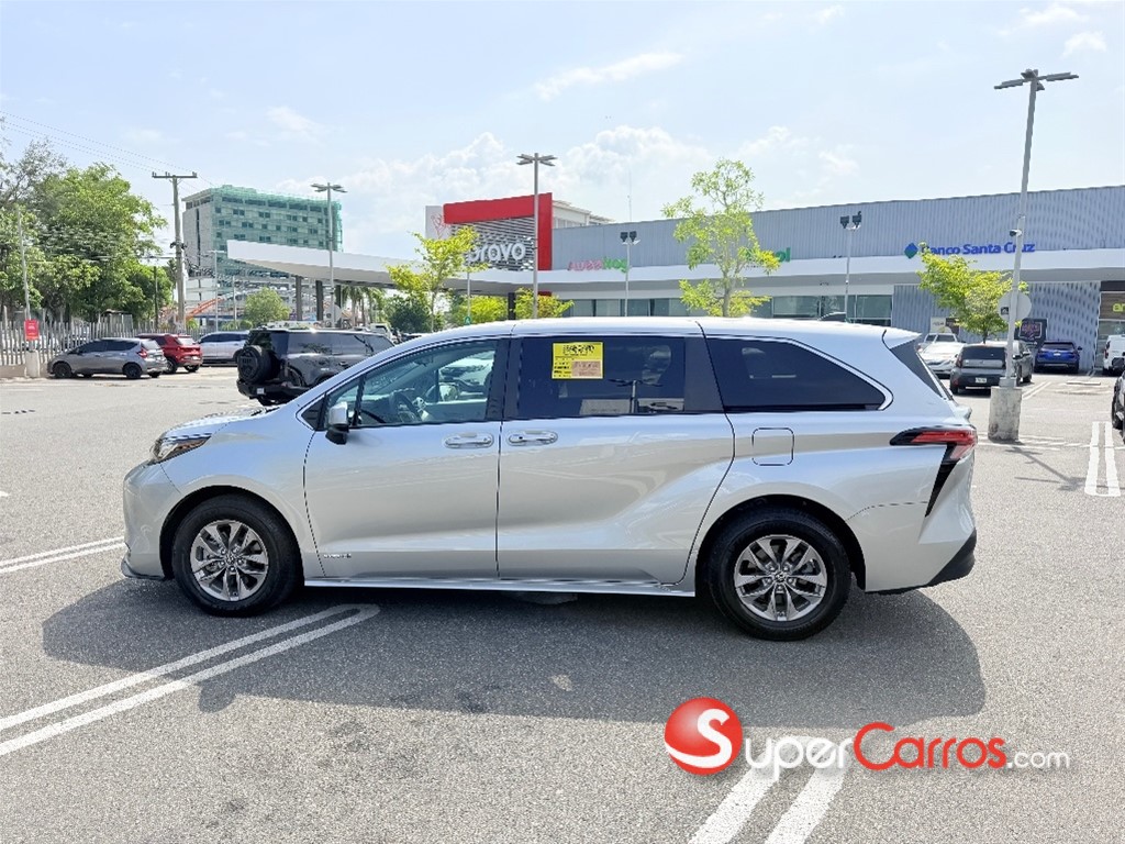 2021 Toyota Sienna LE — foto 10 / 12
