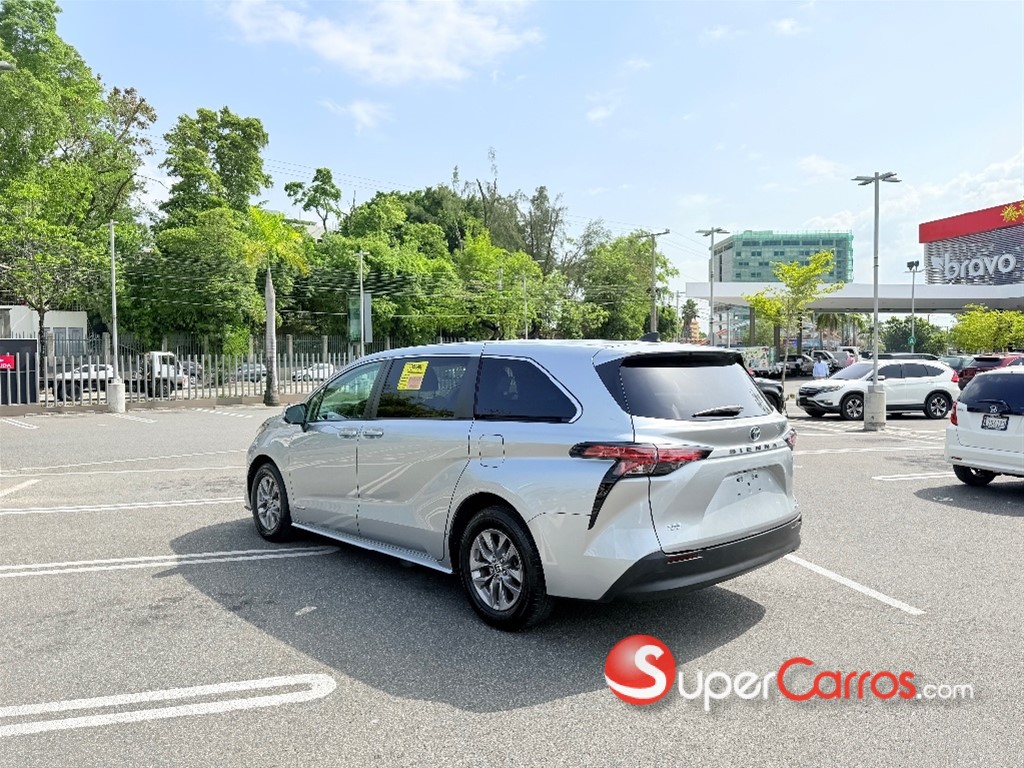 2021 Toyota Sienna LE — foto 11 / 12