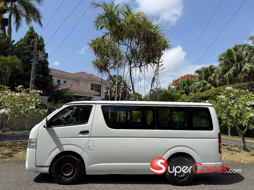 2019 Toyota Hiace — foto 3 / 8