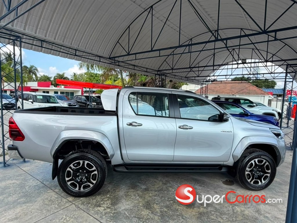 2026 Toyota Hilux SRX — foto 4 / 9