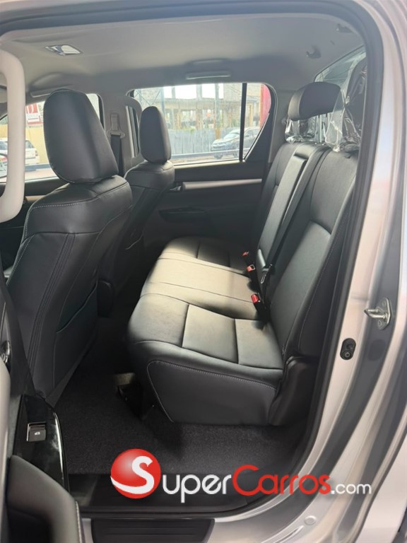 2026 Toyota Hilux SRX — foto 8 / 9