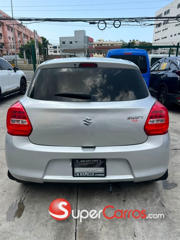 2018 Suzuki Swift Special Edition — foto 10 / 12
