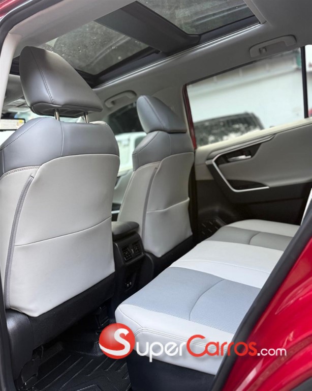 2021 Toyota RAV4 Limited Hybrid — foto 8 / 10