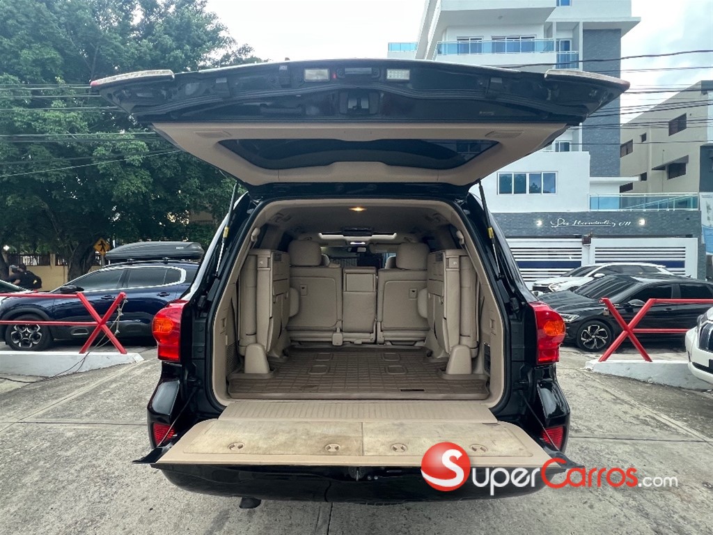 2013 Toyota Land Cruiser VX — foto 7 / 12
