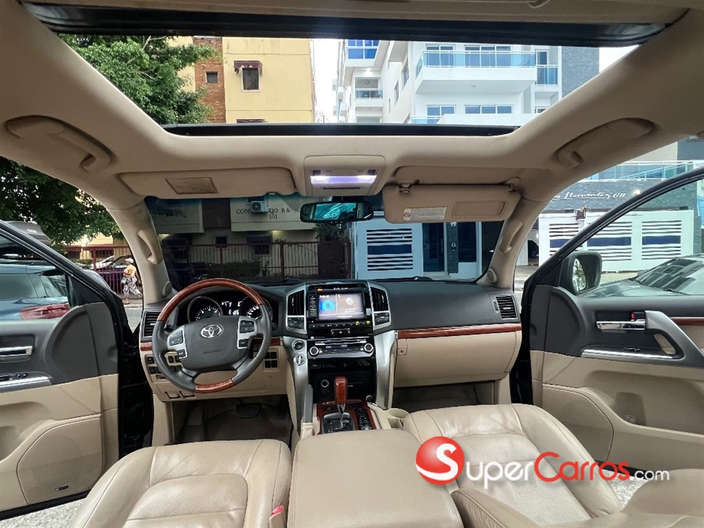 2013 Toyota Land Cruiser VX — foto 10 / 12