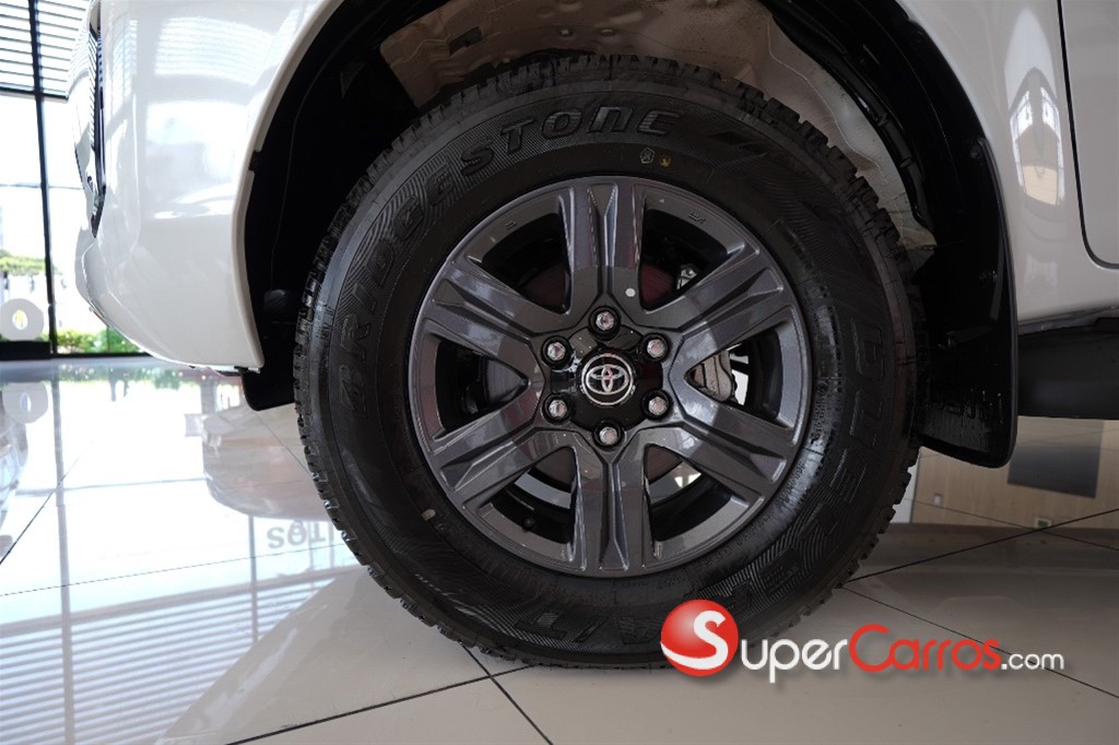 2026 Toyota Hilux Limited — foto 3 / 6