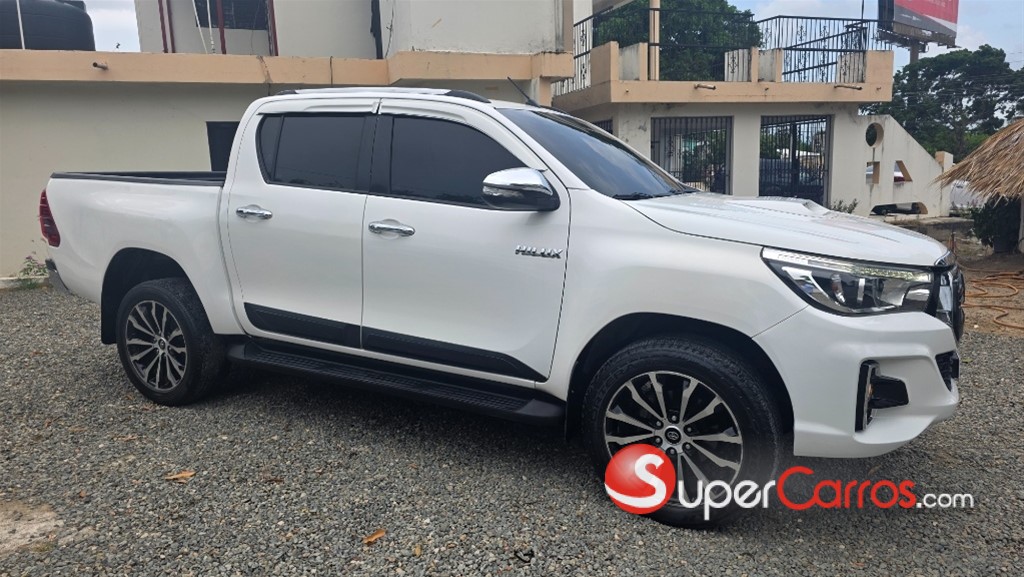 2016 Toyota Hilux — foto 2 / 12