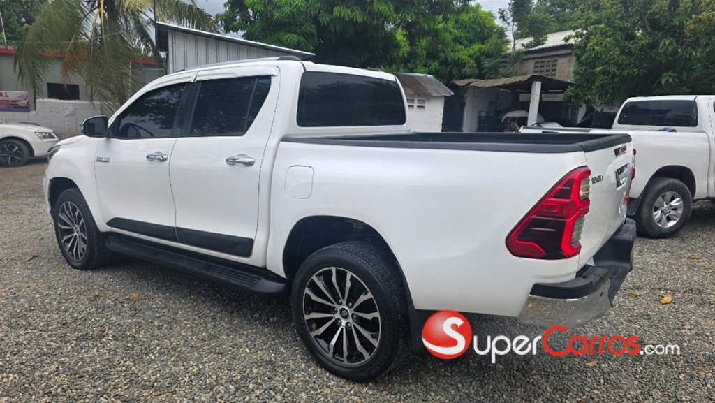 2016 Toyota Hilux — foto 4 / 12