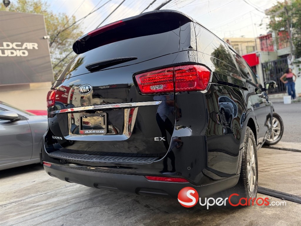 2020 Kia Sedona EX — foto 6 / 12