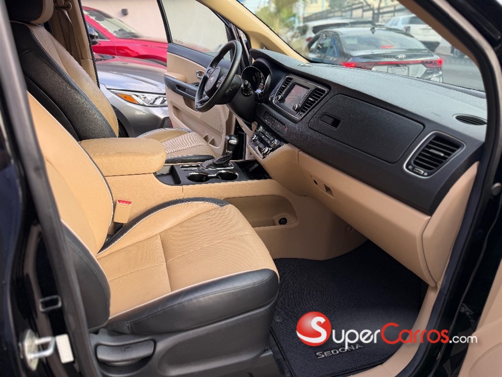 2020 Kia Sedona EX — foto 9 / 12