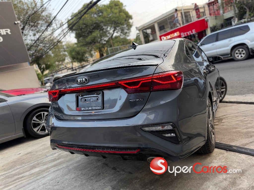 2020 Kia Forte GT Line — foto 6 / 12