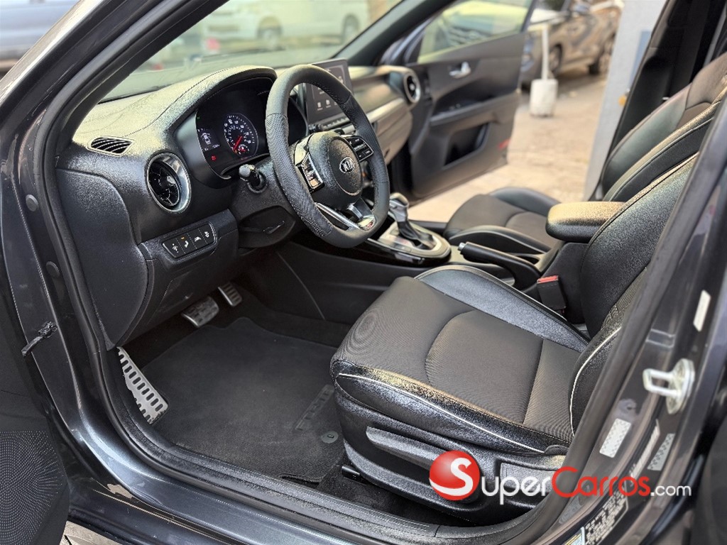 2020 Kia Forte GT Line — foto 8 / 12
