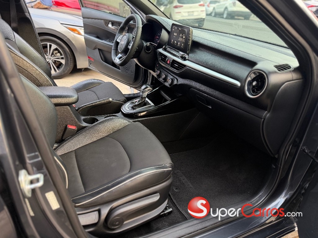 2020 Kia Forte GT Line — foto 9 / 12