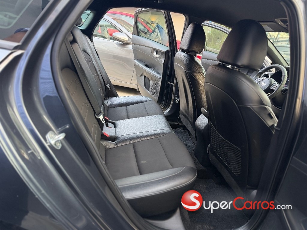 2020 Kia Forte GT Line — foto 11 / 12