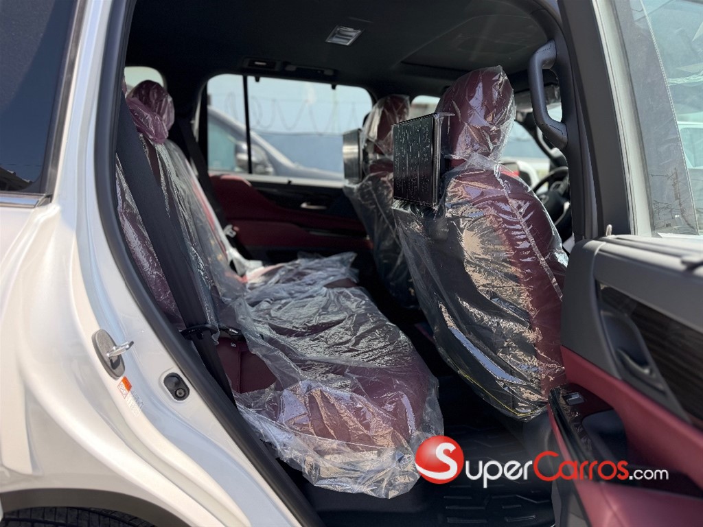 2027 Lexus LX 700 VIP — foto 7 / 12