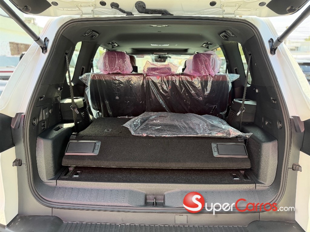 2027 Lexus LX 700 VIP — foto 8 / 12