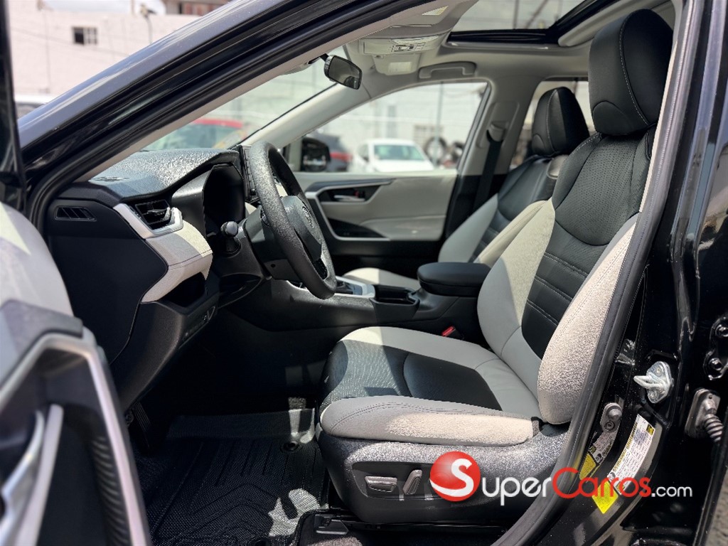 2021 Toyota RAV4 XLE — foto 6 / 12