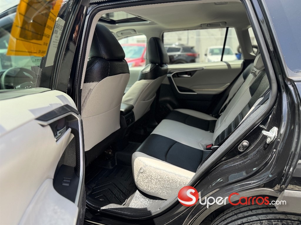 2021 Toyota RAV4 XLE — foto 7 / 12
