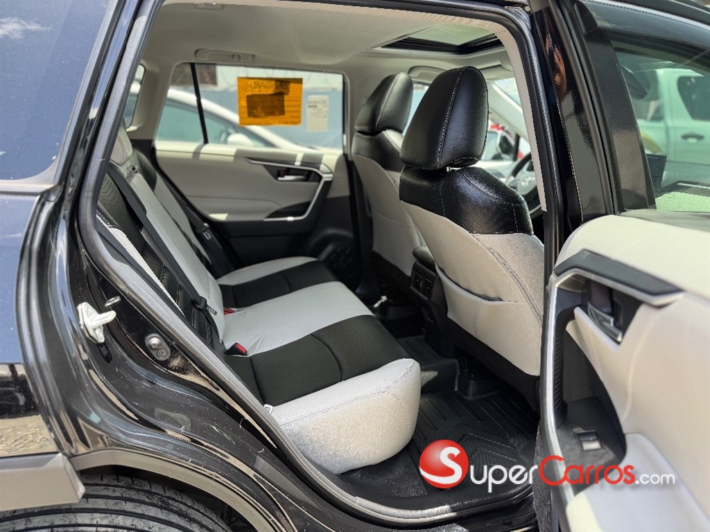 2021 Toyota RAV4 XLE — foto 8 / 12