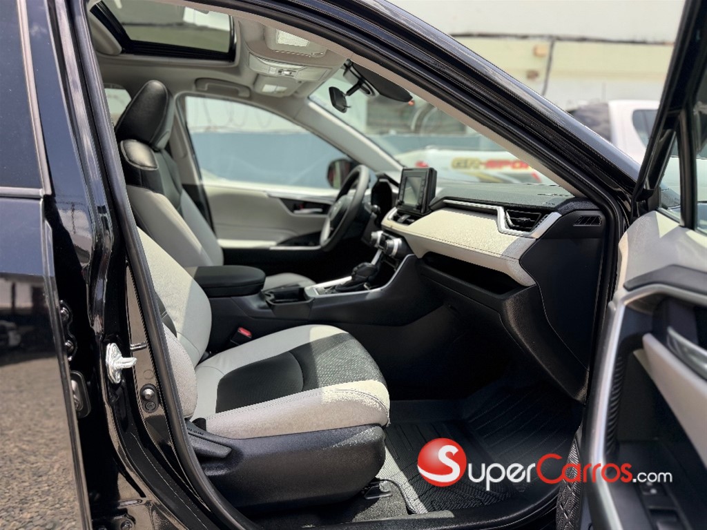 2021 Toyota RAV4 XLE — foto 9 / 12