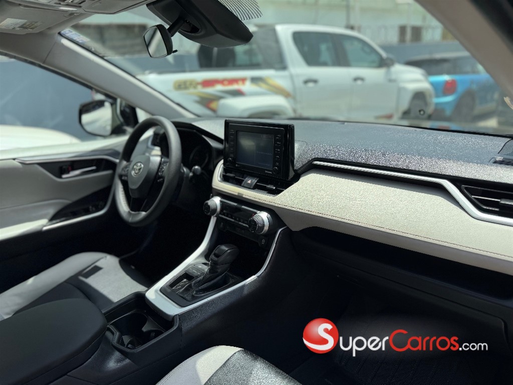 2021 Toyota RAV4 XLE — foto 10 / 12