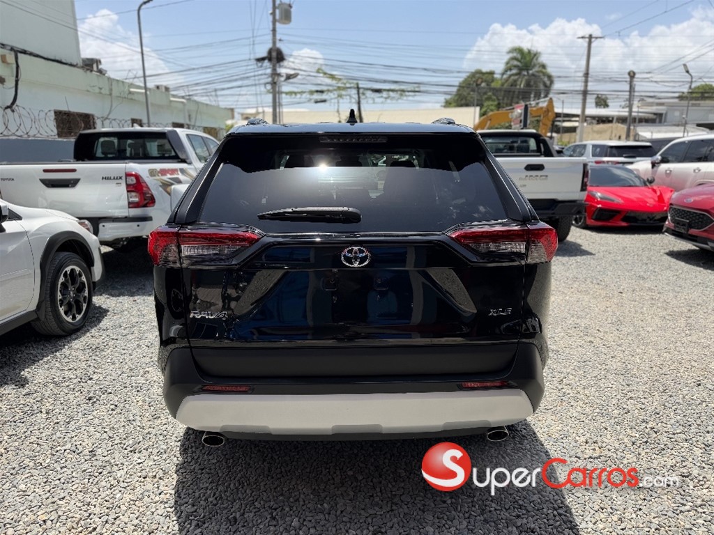 2021 Toyota RAV4 XLE — foto 11 / 12