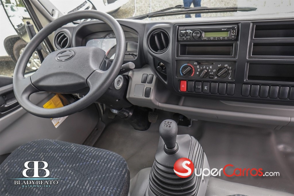 2026 Hino serie 300 XZU 710L — foto 7 / 11