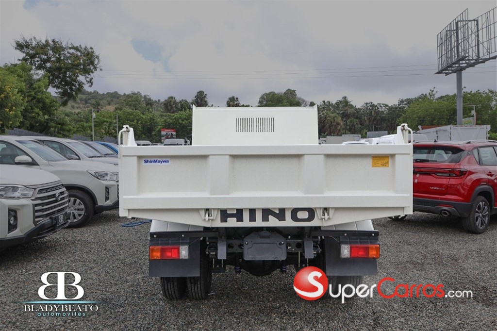2026 Hino serie 300 XZU 710L — foto 9 / 11
