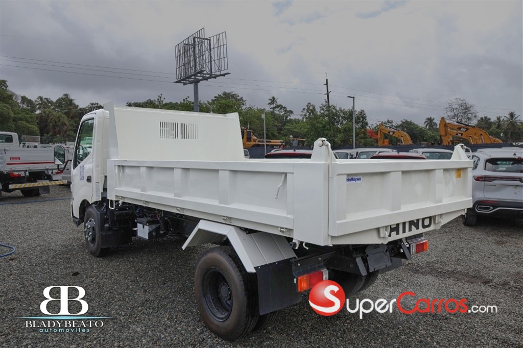2026 Hino serie 300 XZU 710L — foto 10 / 11