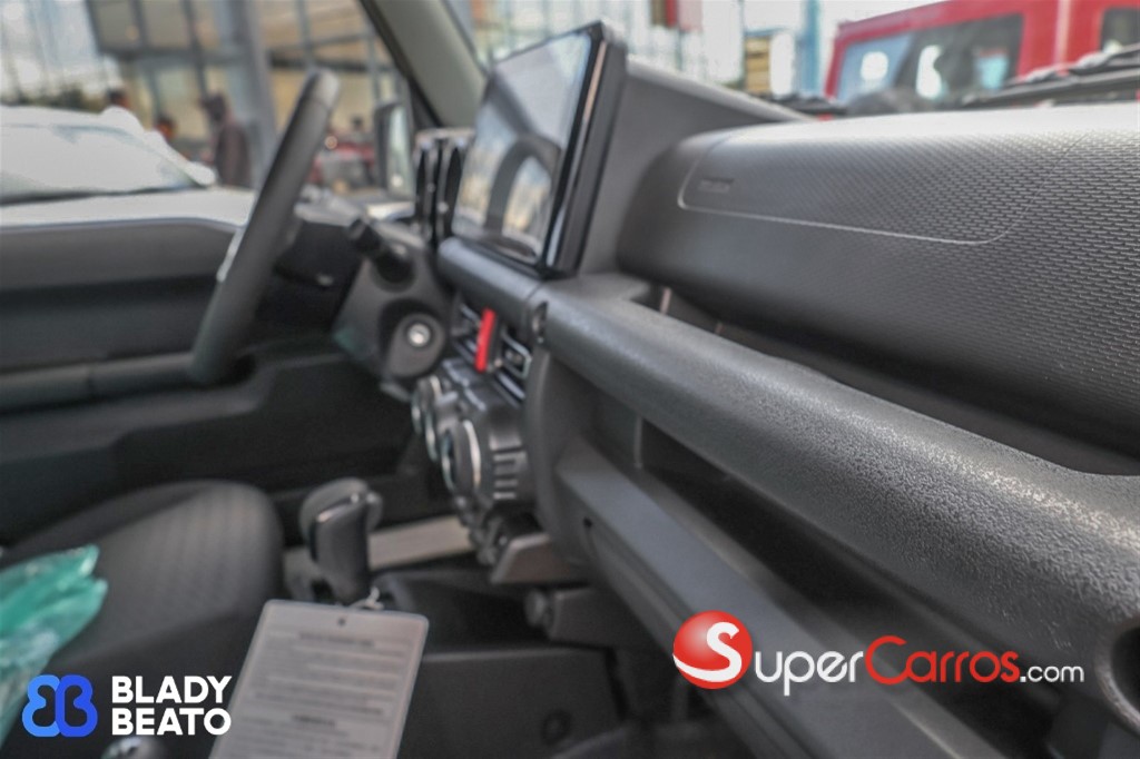 2027 Suzuki Jimny GLX — foto 6 / 12